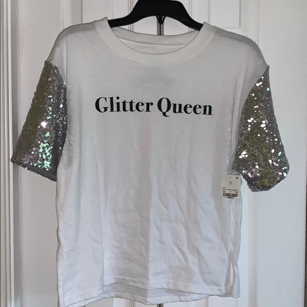 White T-shirt with silver sleeves